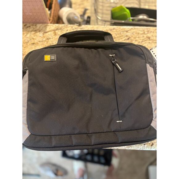 Case Logic Black 17" Laptop Bag - Used - Good Condition - Picture 5 of 7